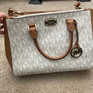 Michael Kors hand/over shoulder purse